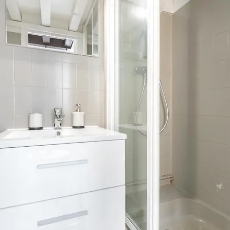 Apartment Centre - Studio Ideally Located ! 2 Pers